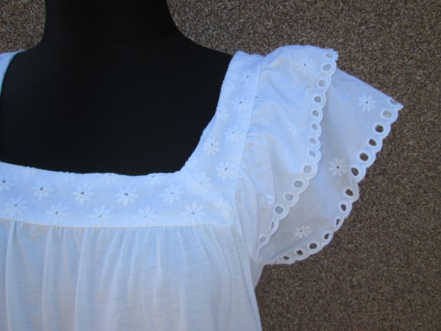 T-shirt z haftem richelie-40/42