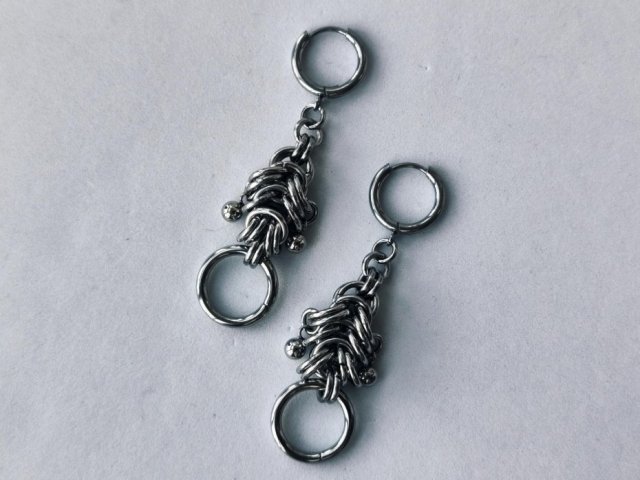 Kolczyki chainmaille ze stali chirurgicznej – Kręgi Cienia | gothic, industrial, alternatywne