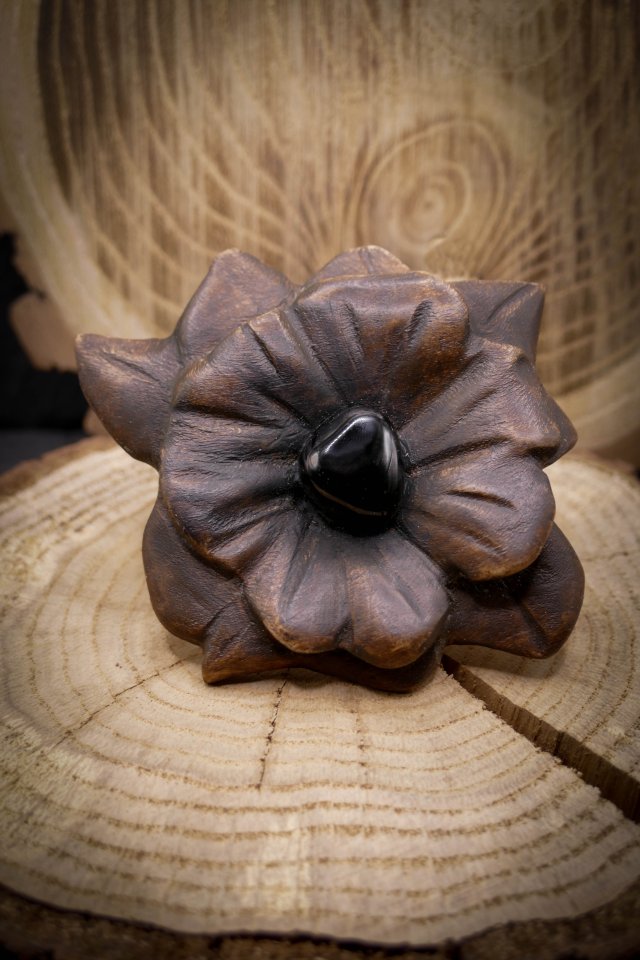Broszka z naturalnego drewna lipy – Uleksyt - rękodzieło z duszą - prezent dla kobiety dla niej Unique Jewelry Design; Luxury Wooden