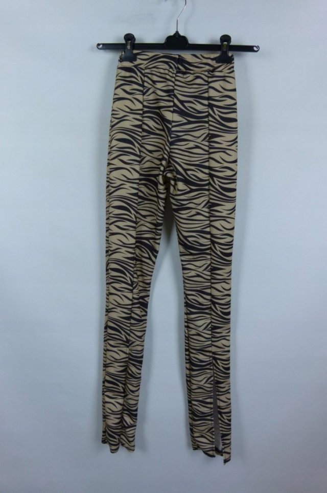 Pretty Little Thing spodnie leggins rozporki 6 / 34