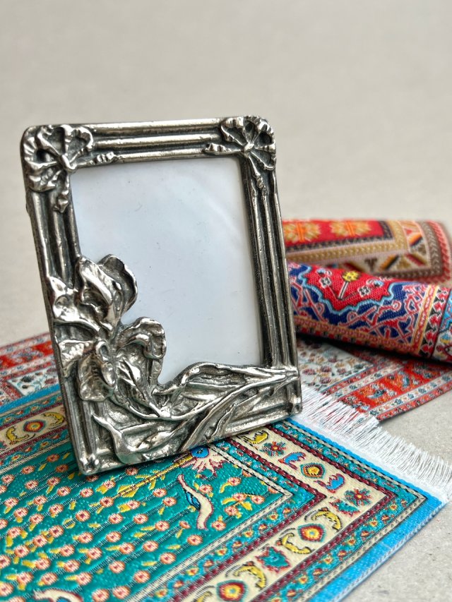 Vintage Art Nouveau Style Silver Plated Mini Miniature Iris Ribbon Bow Photo Picture Frame