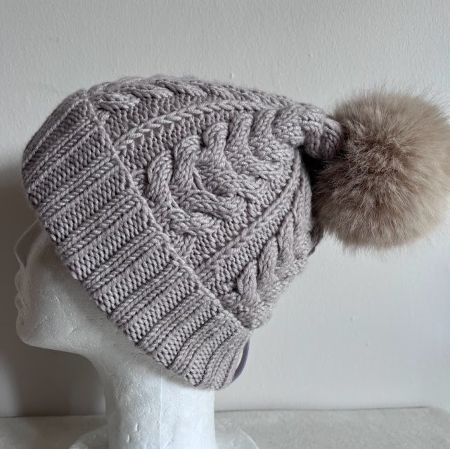 Czapka z 100% wełny merino – ręcznie robiona