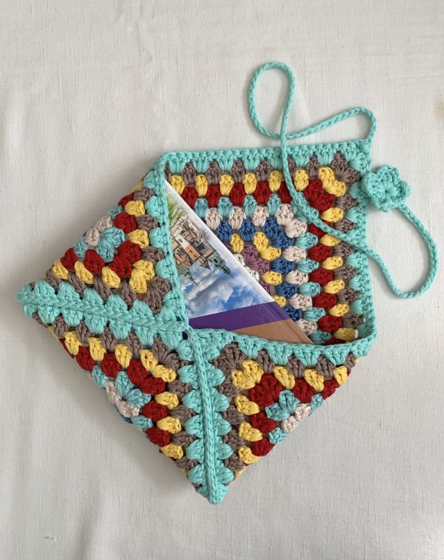 Kolorowe etui na książkę, 25 × 18 cm