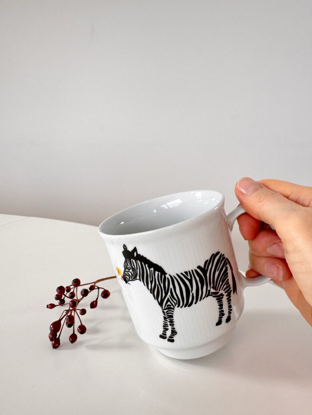 Kubek kolekcjonerski zebra Chodzież II połowa XX w.