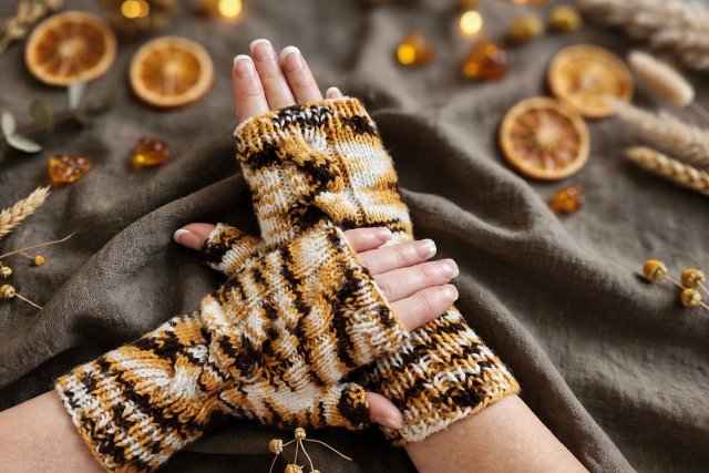 Mitenki damskie Dzika Sawanna - tygrysie - wełna + akryl - S/M - Foxy Knit