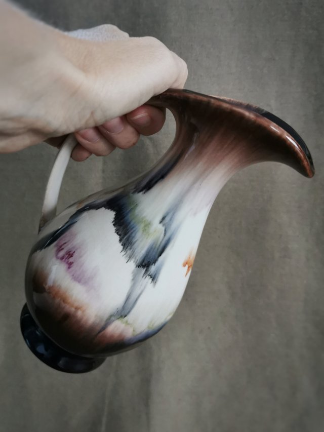 Dzbanek wazon z porcelitu