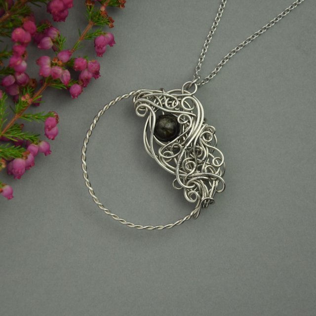 Wisiorek koło kółko obsydian złocisty, wire wrapping, stal chirurgiczna