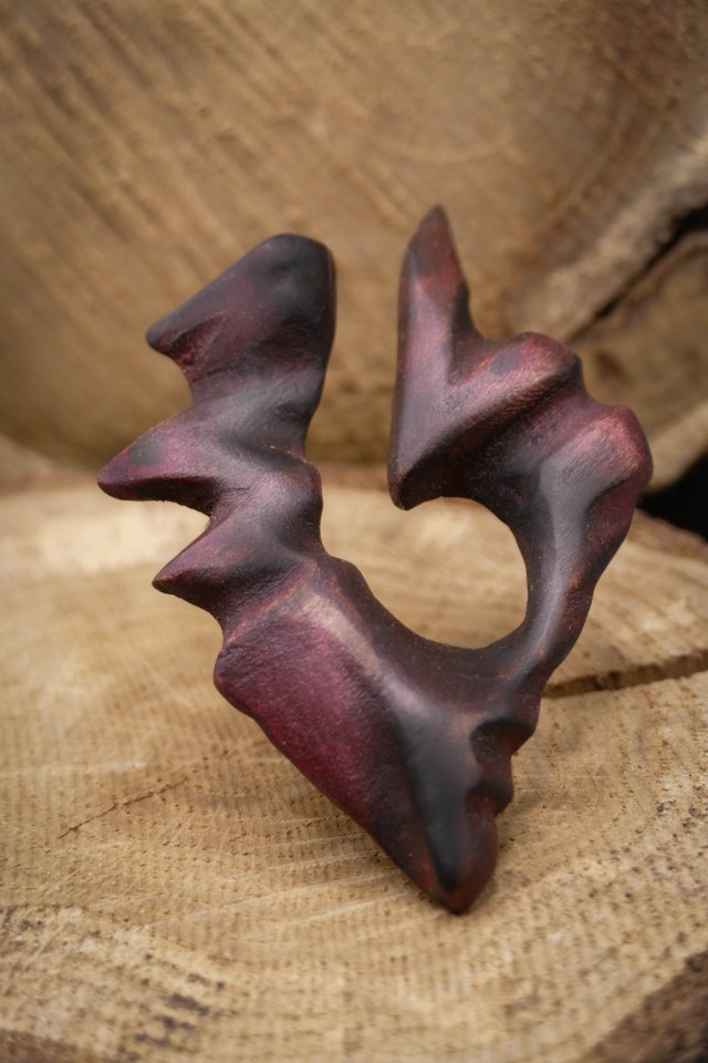 Broszka z naturalnego drewna lipy – kolor machoń - rękodzieło z duszą - prezent dla kobiety dla niej Unique Jewelry Design; Luxury Wooden