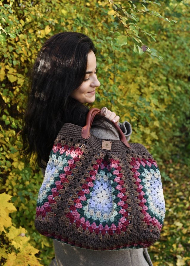 Duża torebka na szydełku granny square – shopperka handmade boho