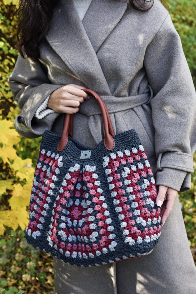 Duża torebka na szydełku granny square – shopperka handmade boho
