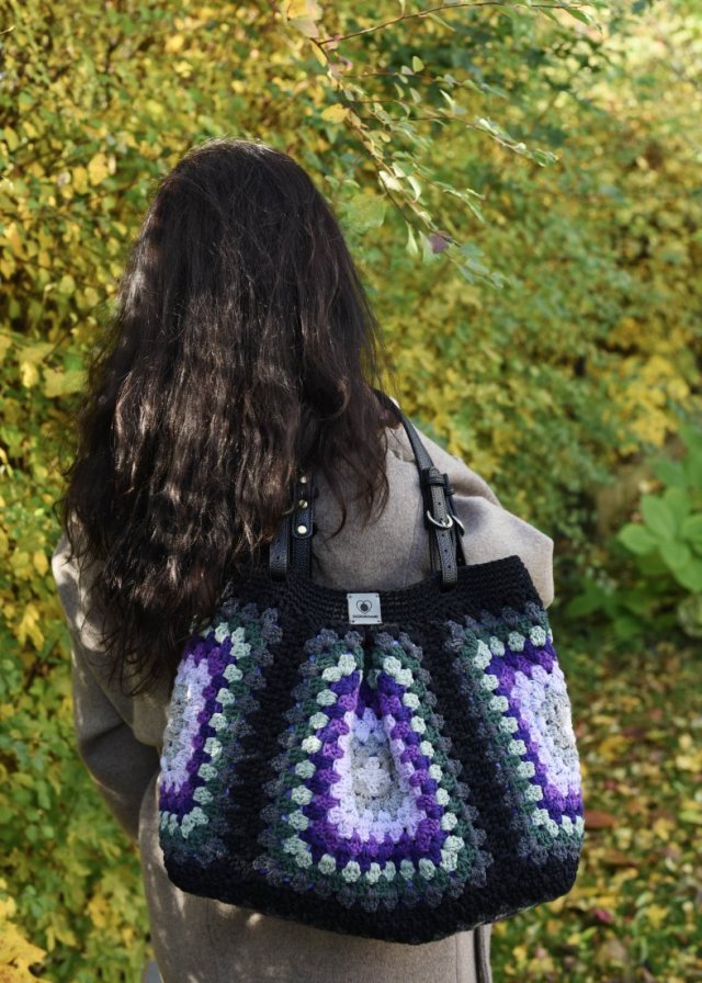 Duża torebka na szydełku granny square – shopperka handmade boho