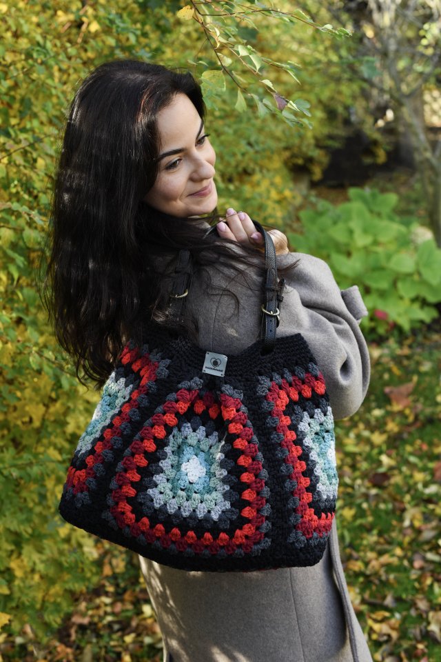 Duża torebka na szydełku granny square – shopperka handmade boho