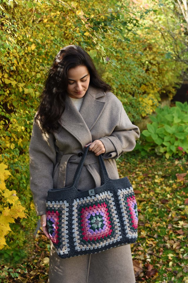 Duża torebka na szydełku granny square – shopperka handmade boho