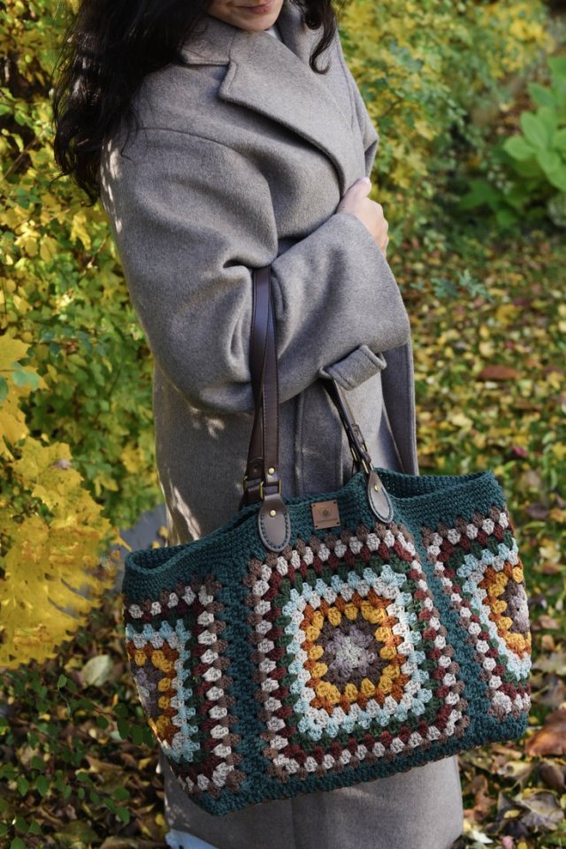 Duża torebka na szydełku granny square – shopperka handmade boho