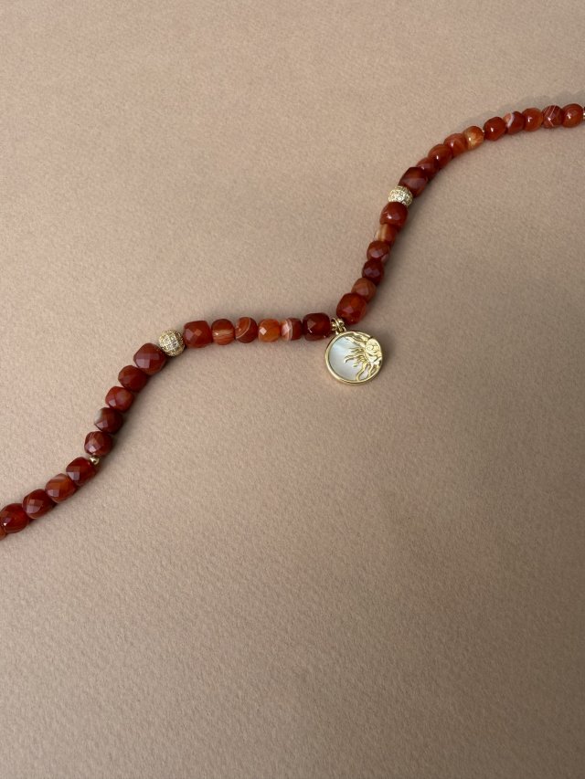 Naszyjnik typu choker z karneolem
