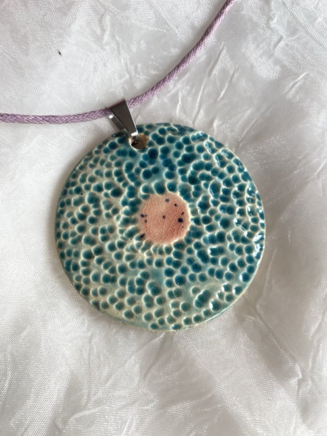 Naszyjnik z ceramicznym wisiorem, ceramiczna biżuteria