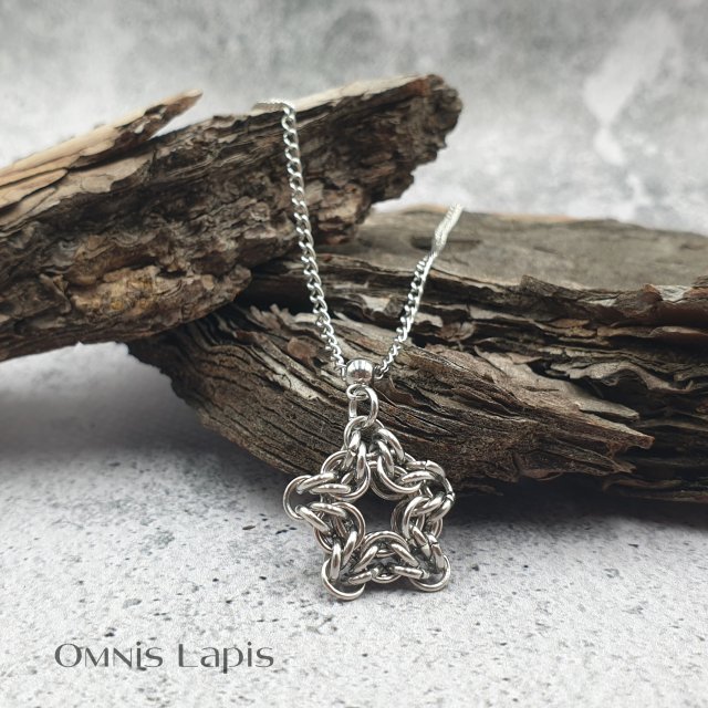 Wisiorek chainmaille - stalowa gwiazda 2