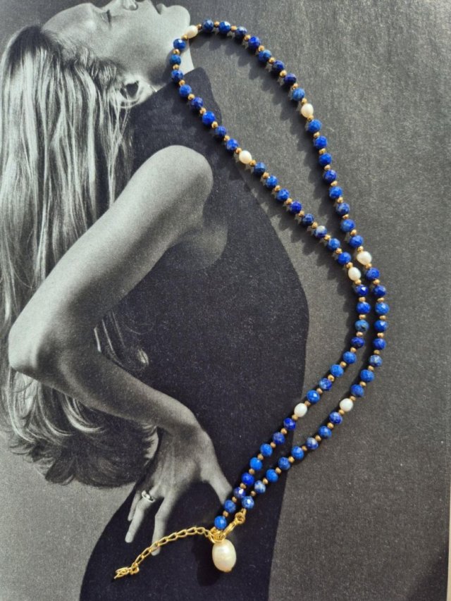 Kobaltowy naszyjnik Electric Blue z lapis lazuli i pereł i pozłacanego srebra