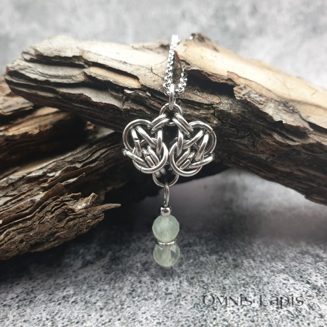Wisiorek chainmaille - prehnit