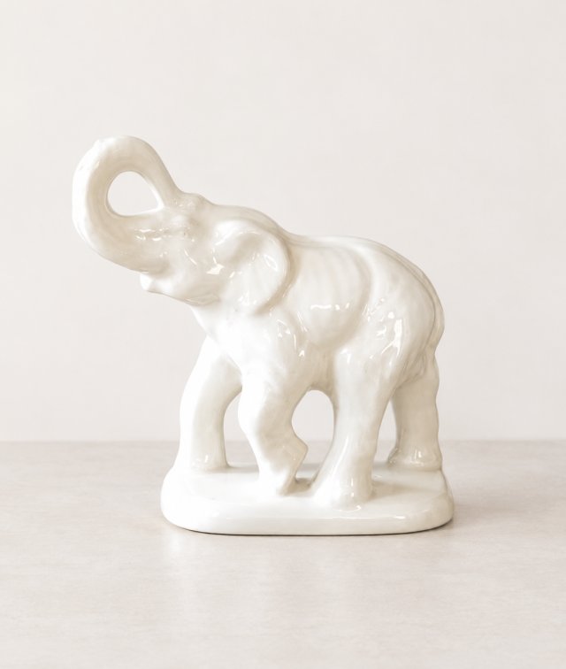 Porcelanowy słonik – figurka dekoracyjna