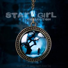 Star Girl i obłoki, romantyczny medalion
