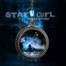 Star Girl i Rower, romantyczny medalion