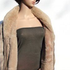 leciutki, naturalny kożuszek