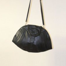 Czarna torba vintage.