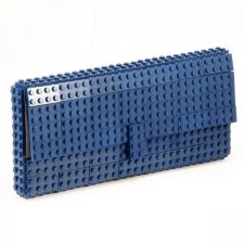 Granatowa torebka kopertówka z klocków LEGO