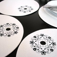 Podkładki haftowane pod talerze 4szt białe