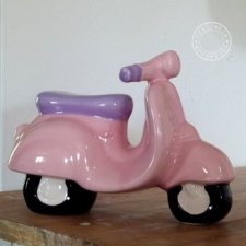 Różowy skuter...