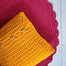 kotbury-żółta poduszka