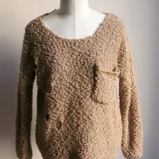 Sweter misiek z dziurami