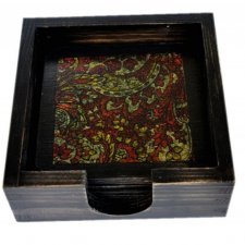 Drewniane pudełko z podkładkami