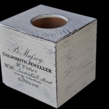 Drewniany chustecznik w stylu schabby chic