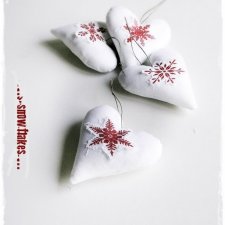 WHITE CHRISTMAS - serduszka z płatkami śniegu