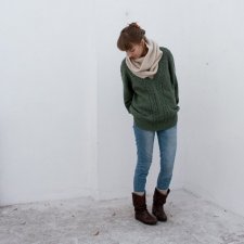 zielony sweter