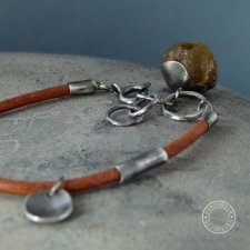 Bursztyn w czapce na rzemieniu II... - bransoleta