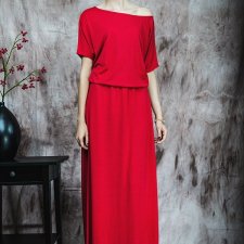 Czerwona długa suknia