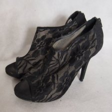 Miss Selfridge - koronkowe buty z odkrytym palcem - 38 38,5 wkładka 25cm