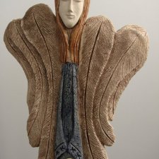 duży stojący Anioł