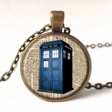 Tardis na gazecie - medalion z łańcuszkiem - Egginegg