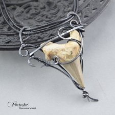 Shark history - naszyjnik ze skamieniałym zębem rekina