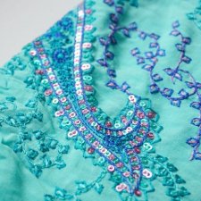 Bawełniana haftowana chusta