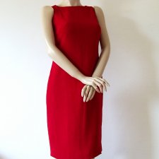 Czerwona klasyczna sukienka