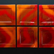 Kwadratowy płaski szklany talerz smugi CZERWONY 17 x 17 cm