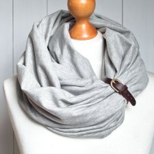 Komin bawełniany dresowy w kolorze szarym z zapinką - Pracownia Zolla