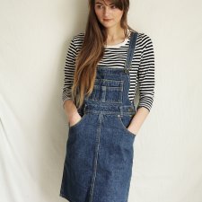 *Jeansowa sukienka na szelkach*