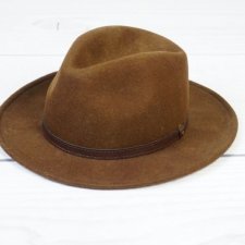 Brązowa fedora