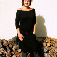Czarna sukienka kieszenie wiązana w pasie MoreLove MUDRA rozm.L